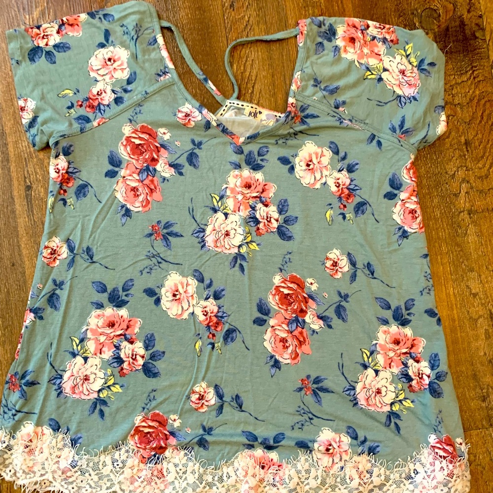 Girl’s Belk Jolt small floral shirts